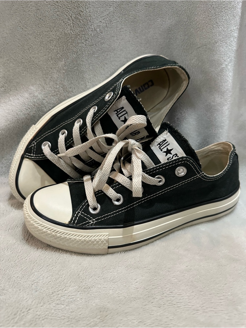 Chuck Taylor converse size 6 women’s